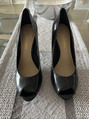 Arturo Chiang Black Patent Peep-Toe Heels size 8